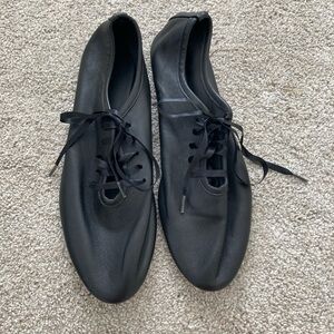 About Arianne Mateo Flats with box